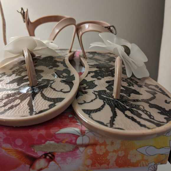 Sandals - Picture 4 of 11